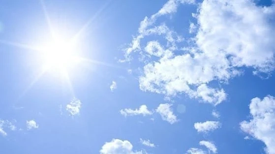 Слънчево време с максимални температури между 30°и 35°