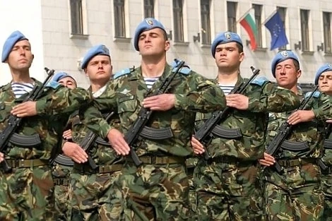 Предлагат референдум за връщане на казармата
