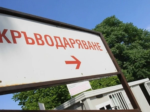 Прокурори и магистрати дариха кръв във ВМА