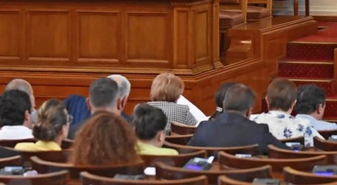 Депутатите от ГЕРБ ще даряват по 1/3 от заплатите си за борба с коронавируса