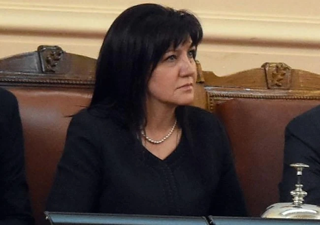 Замразяват депутатските заплати след скандално изказване на Караянчева