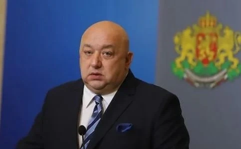 Министър Кралев с молба към всички млади и будни хора в България