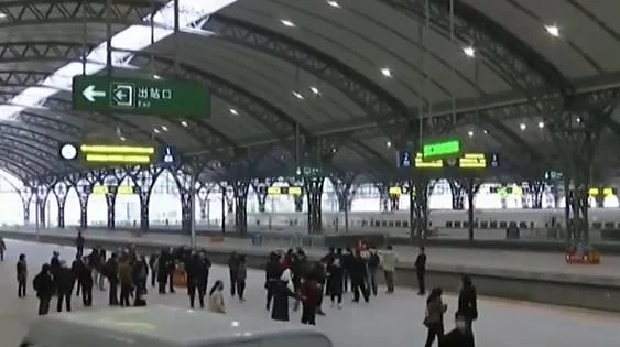 Китай започва да отменя карантината на Ухан от днес