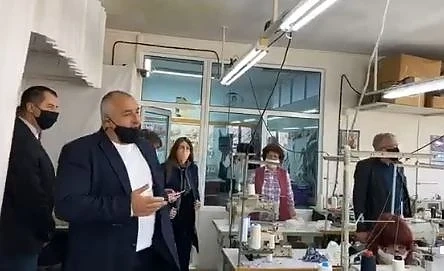 Борисов на проверка в шивашки цех как се произвеждат маски срещу коронавируса (ВИДЕО)