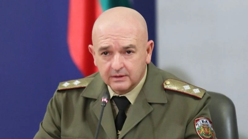 Ген. Мутафчийски ще предложи задължително носене на маски и по-строг контрол при събирането на хора