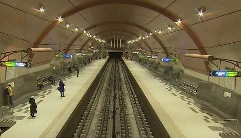 Намаляват се интервалите на движение на влаковете в метрото в София