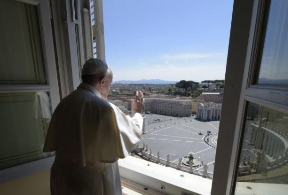 Папа Франциск: Нека се молим за хората, изпълнени с тъга
