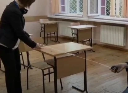 На матурите: По 10 зрелостници в стая с три прозореца, по 12 – в зала с четири