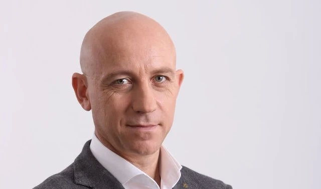 Ивайло Пенчев e контактен и адекватен след самолетната катастрофа