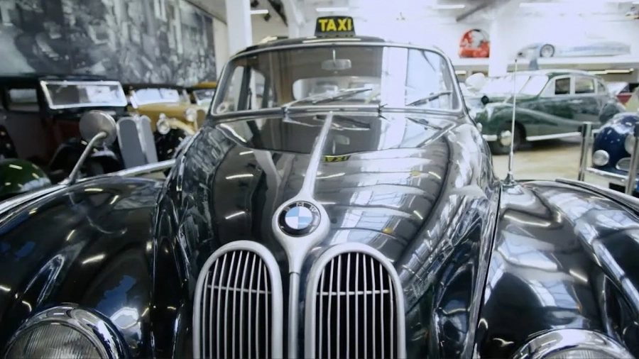 BMW показа 65-годишно такси на милион километра
