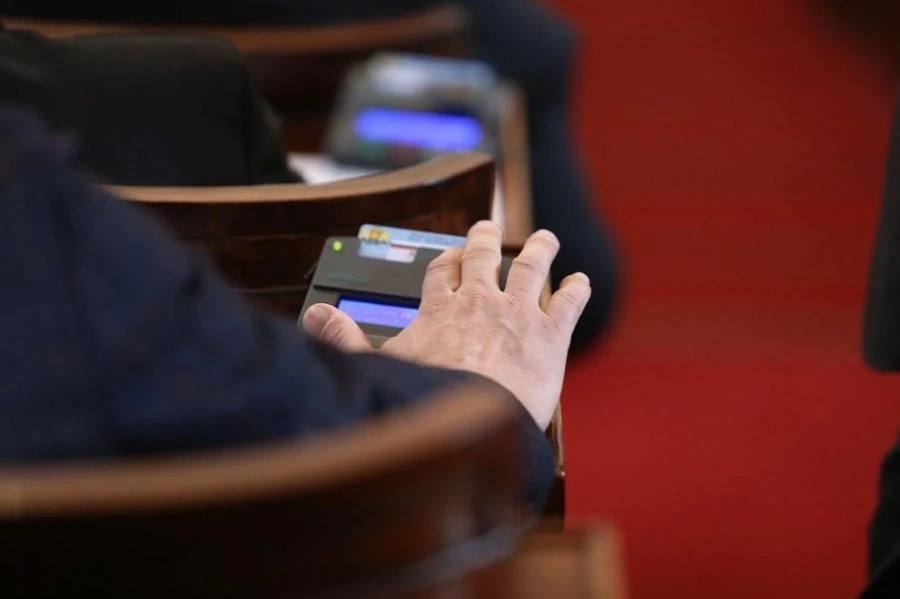Парламентът прие на първо четене 9% ДДС за ресторанти, хотели и книги