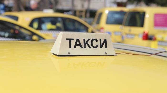 Таксита в София слагат прегради между шофьора и пътниците