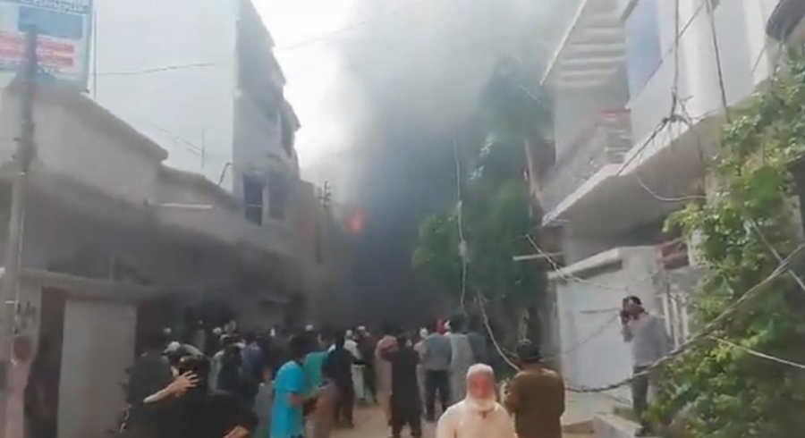 Жертвите на авиокатастрофата с пакистанския самолет станаха 97