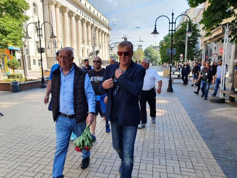 Наско Сираков поведе шествието за 106 години \