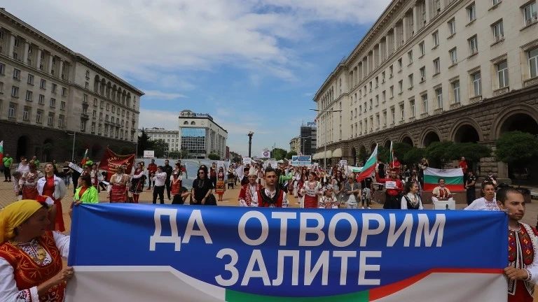 Танцьори и музиканти искат отваряне и на залите за изкуство