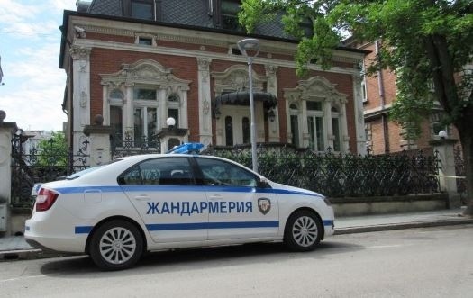 Жандармеристи изнесоха документи от къщата на Пламен Бобоков в Русе (СНИМКИ)