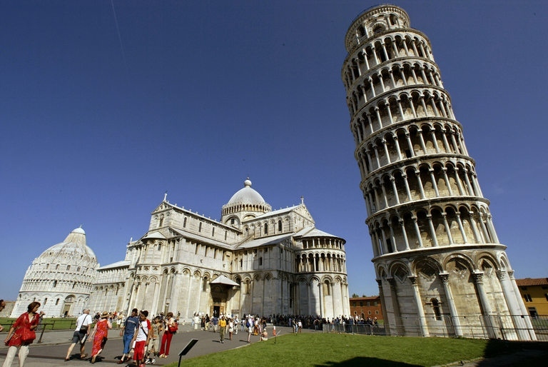 Наклонената кула в Пиза отново приема туристи
