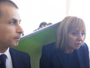 Пано удари по главата Мая Манолова в Бургас (ВИДЕО)