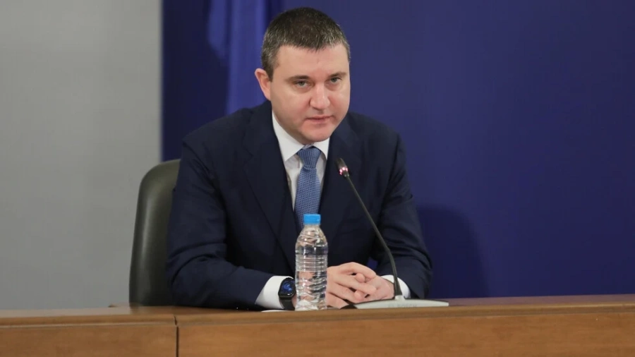 Горанов представи решението за придобиване на акции от ПИБ