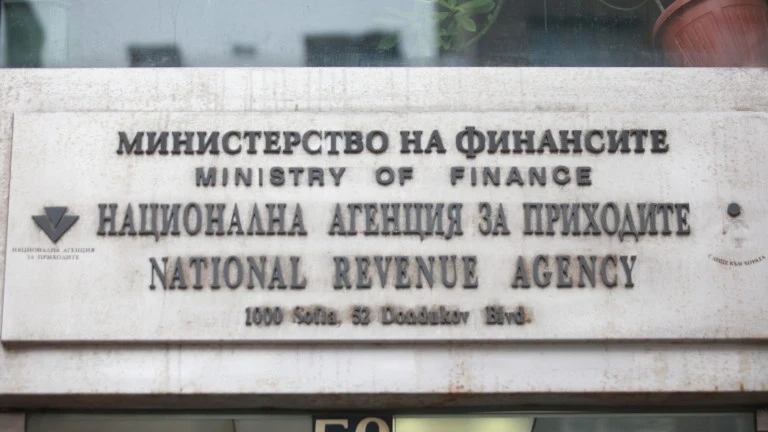 Близо 3700 търговци с писма от НАП за нелогично високи касови наличности