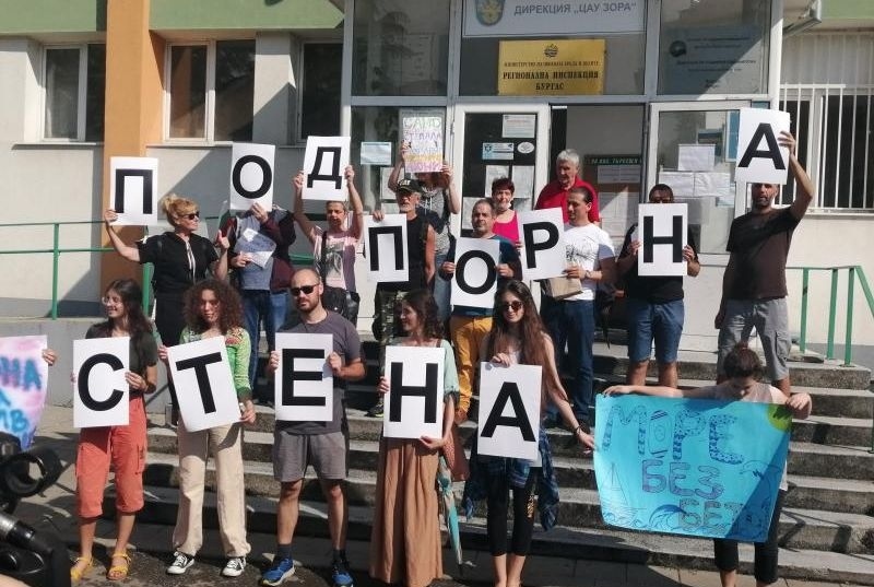 Мръсната игра на кръга „Капитал“ срещу летния туризъм