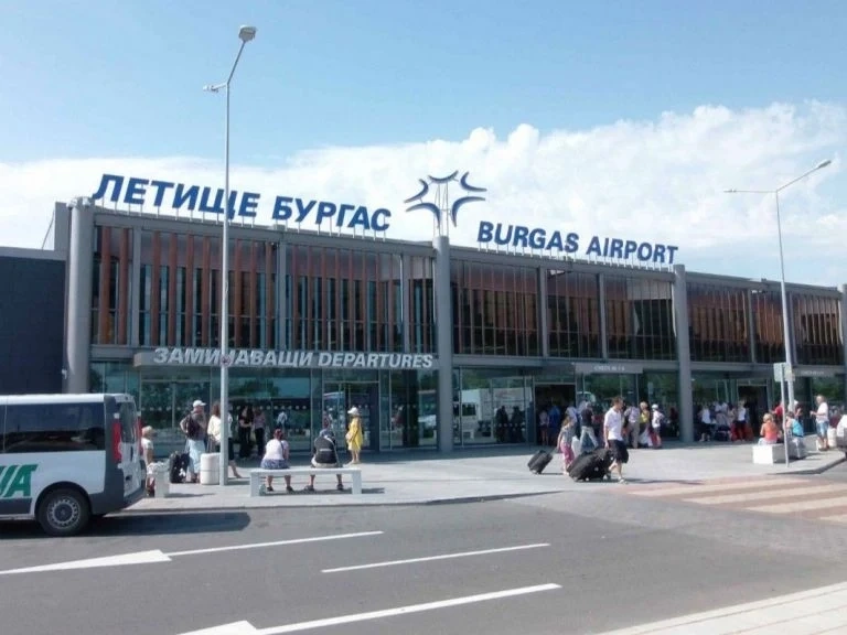Десетки полети за Летище Бургас са отменени