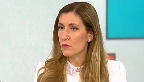 Ангелкова: Пристигнаха 4 чартърни полета от Германия, в понеделник чакаме още