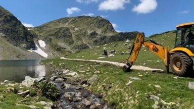 Премиерът Бойко Борисов спря багерите в Рила