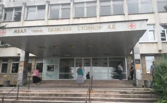 Запечатиха родилното отделение на ловешката болница за 24 часа, санитар е с COVID-19