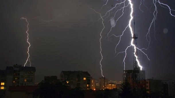 Жестока буря се разрази в София