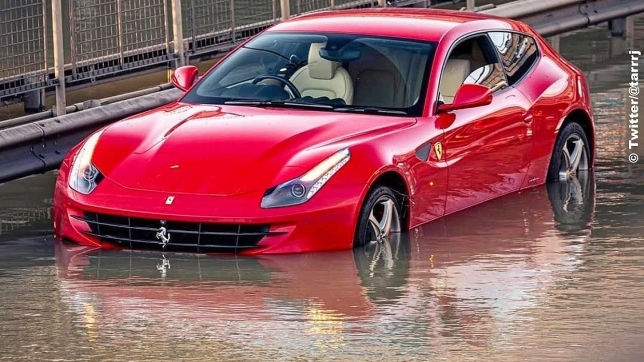 Неочакван инцидент сполетя мощно Ferrari в Лондон