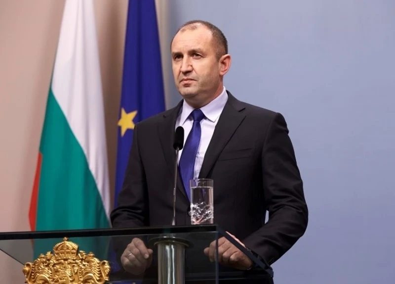 Радев поиска оставка на кабинета и главния прокурор