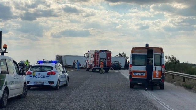 Камион се обърна на \