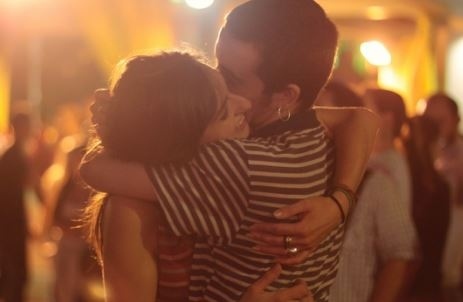 Забраниха прегръдките и целувките на обществени мести в Хърватия