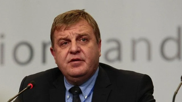 Каракачанов: Може да се седне на маса за дебат, нормално е да има диалог, а не война между институциите