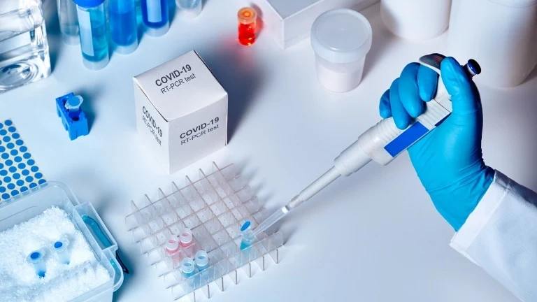 Опашки от чакащи за PCR тест в София