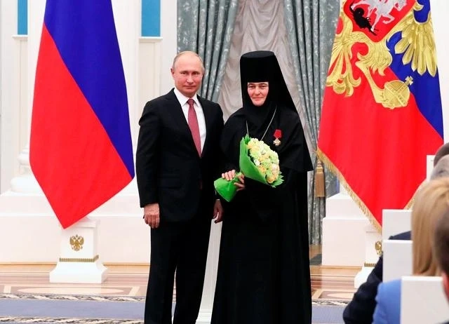 Руска монахиня кара S-Klasse за €120 хиляди (СНИМКА)