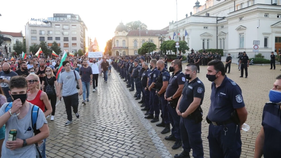 Утре в 7,00 блокада на парламента и национална стачка