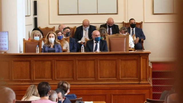 След неуспешния вот на недоверие служебен кабинет няма да има