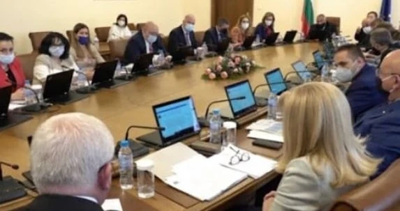 Ето кои си отиват от правителството