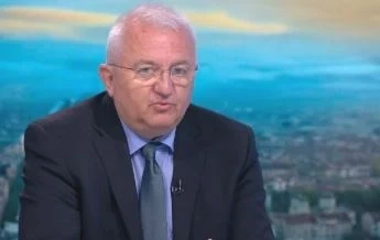 Румен Драганов: Ангелкова канеше момчета с черни фланелки да й ръкопляскат