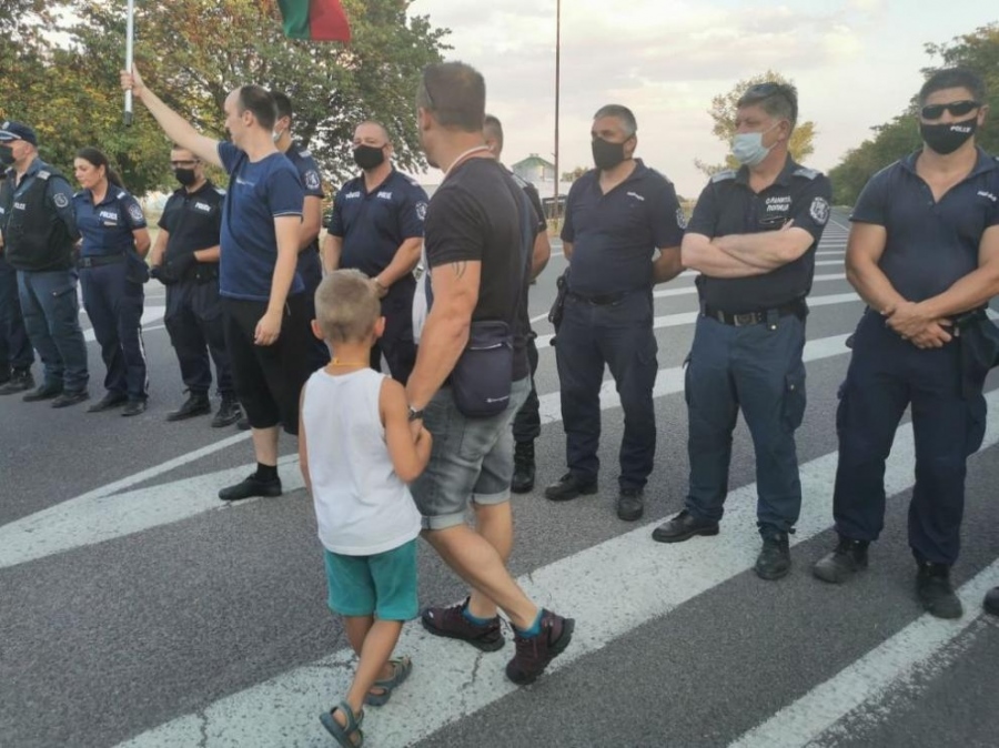 Блокиран осъмна пътят към магистрала Тракия край Стара Загора