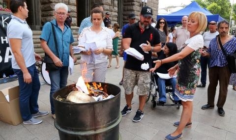 Мая Манолова запали изборни протоколи пред ЦИК