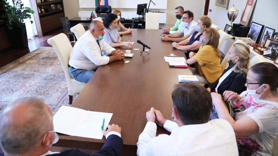 Кабинетът осигурява близо 19 млн. лв. за производителите на плодове, зеленчуци, рози и грозде