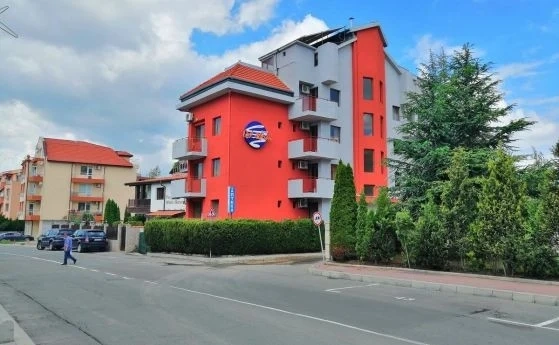 Протест срещу COVID-хотел в Несебър