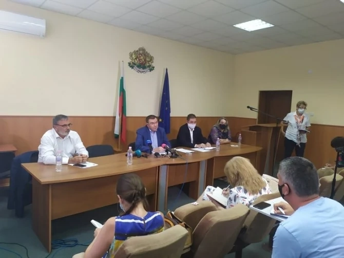Здравният министър сменя директора на болницата в Добрич заради ситуацията с коронавируса
