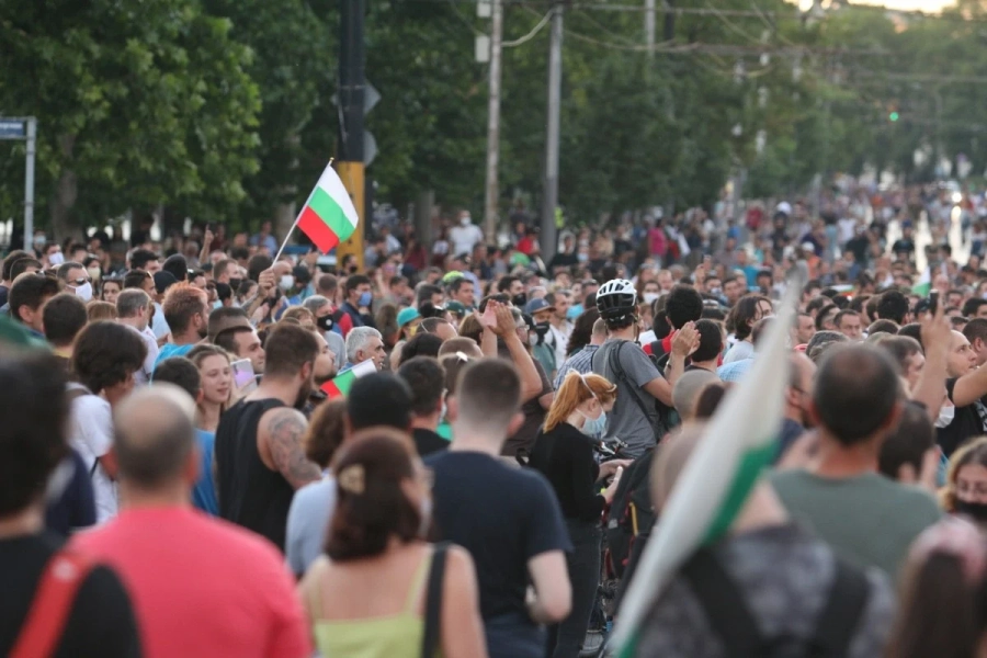 Продължава протестът в центъра на София