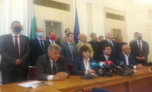 Корнелия Нинова обвини управляващите в страх