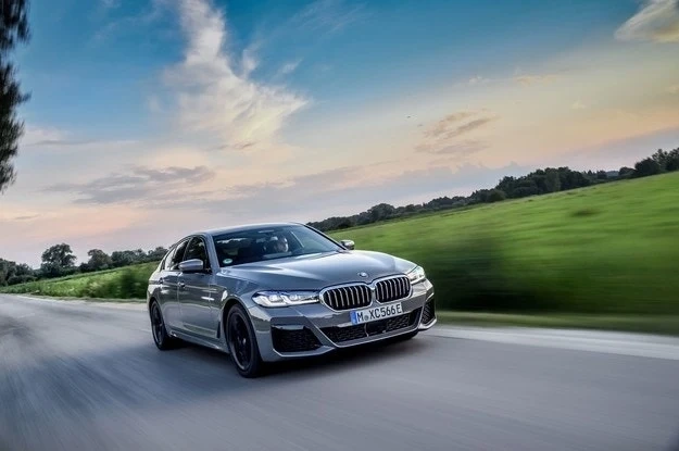 Новото хибридно BMW 545e xDrive