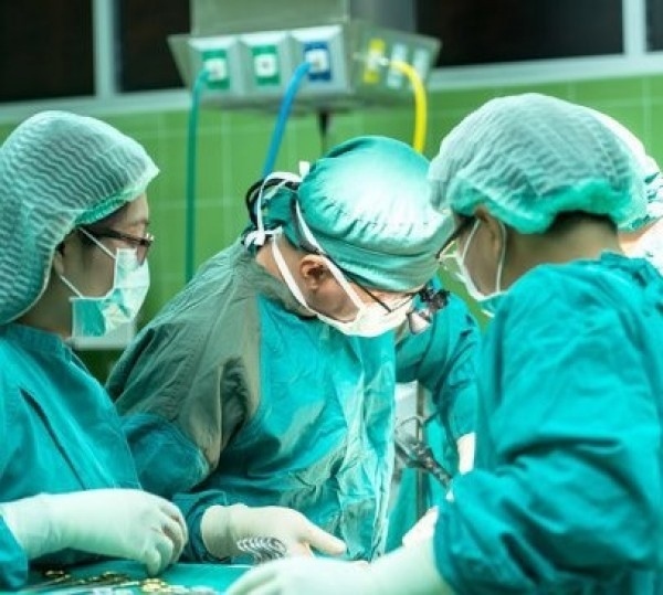 Извадиха 12-килограмов тумор на пациентка в Света София 